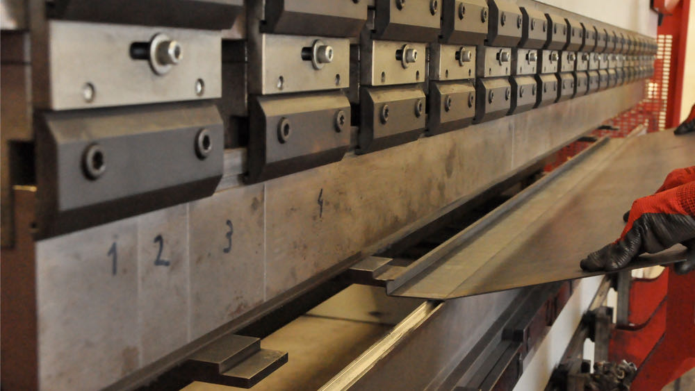  While bringing the metal to the desired form by applying force with hydraulic pressure, we increase the quality and competitiveness of the production as well as giving a better quality, faster and easier shape.