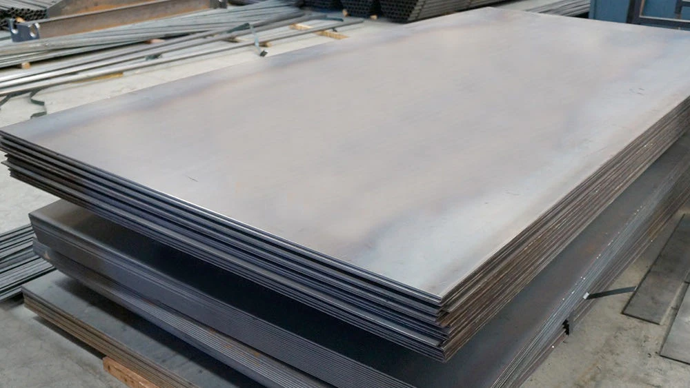  WELDOX Yüksek sertliğe sahip çelik ürünlerinin yapı sektöründe kullanılması için tercih edilen weldox ürünleri, en iyi sertliği elde ederken, en iyi kaynak yapılabilmesi için koruma sağlamaktadır.
