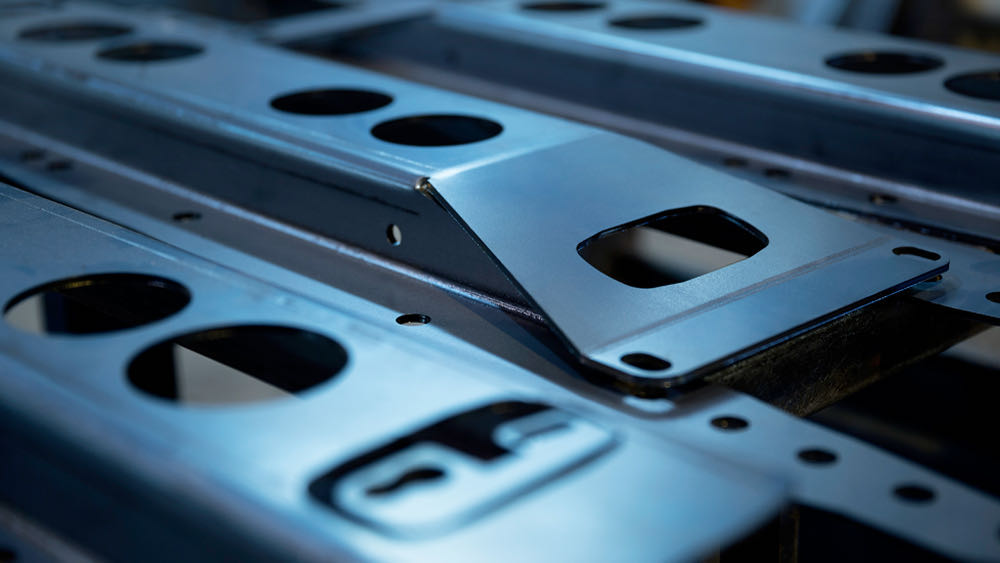  DOMEX Birçok farklı uygulamada kullanım oluşturabilmek için geniş bir mukavemet seviyesine sahip olan domex sac ürünleri, çeşitliliğiyle avantaj oluşturmaktadır. 600-1300 MPa?da dayanım ve ebat genişliği sağlayan bu yapısal çelik ürünleri, daha çok vinç yapılarında kullanılan bir çelik sac ürünüdür.