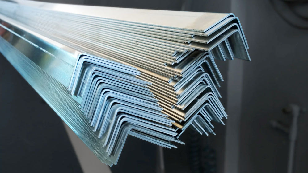 Gaziantep  While many different products are produced in the construction industry and industrial sectors, this type of bracket, which can be used for forming support at the junction points and corner points, usually has an L-shaped production model and shows the type of use with different weights and dimensions.